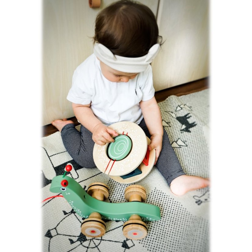 small foot Ťahací motorický slimák s tvarmi